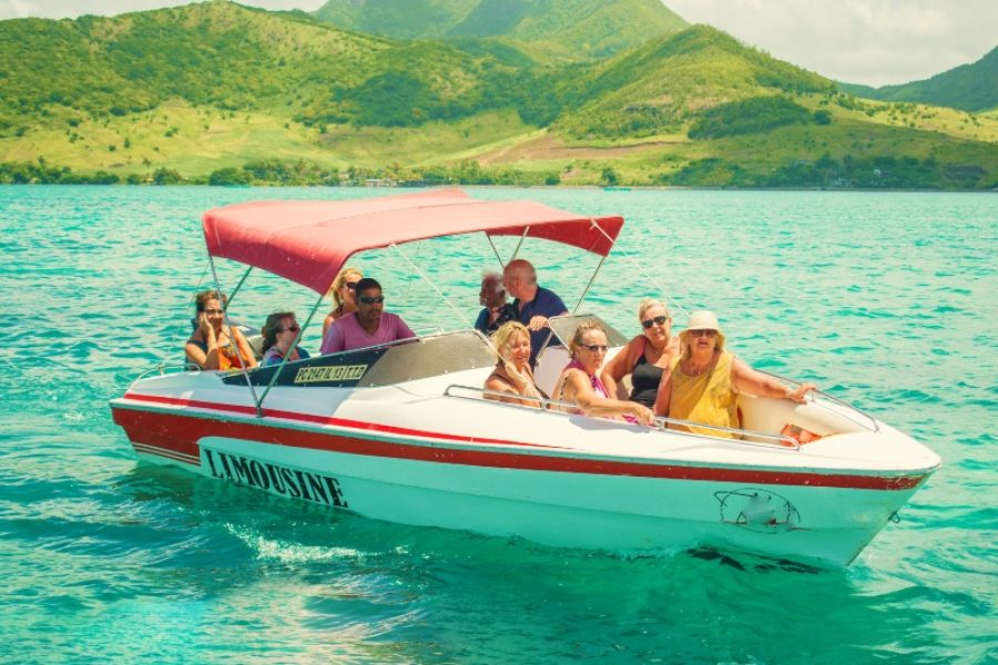 Speedboat Île aux cerfs cruise